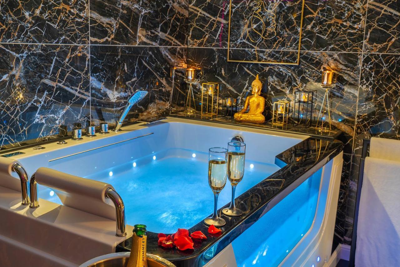 Magnifique Loft / Spa En Face De La Cathedrale ! Narbonne Bagian luar foto