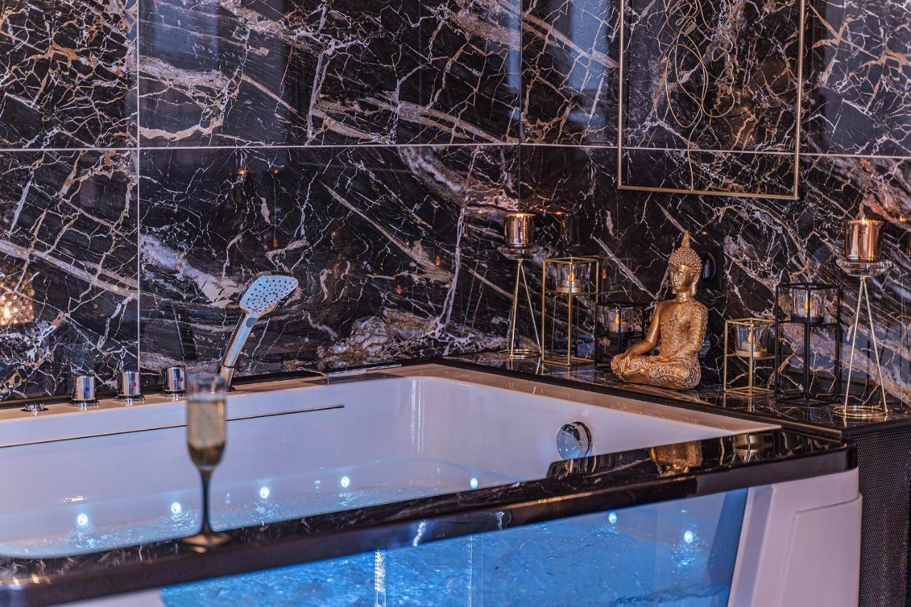 Magnifique Loft / Spa En Face De La Cathedrale ! Narbonne Bagian luar foto