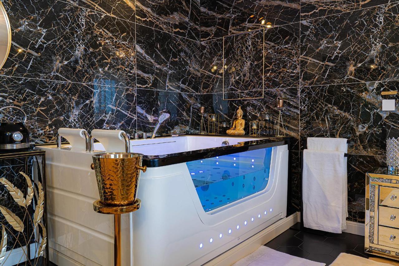 Magnifique Loft / Spa En Face De La Cathedrale ! Narbonne Bagian luar foto